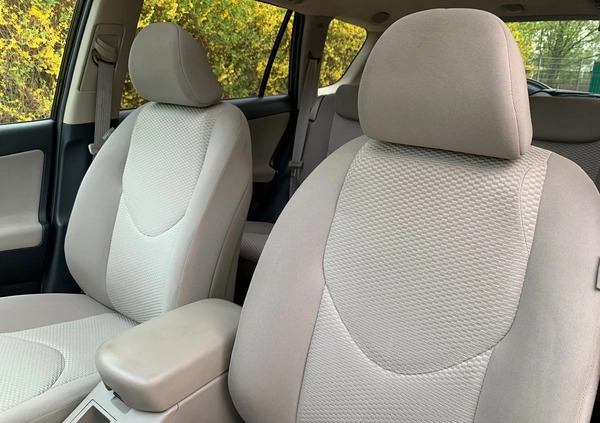 Toyota RAV4 cena 39900 przebieg: 140000, rok produkcji 2006 z Szczucin małe 154